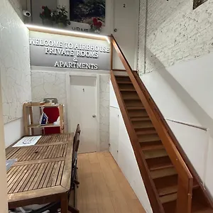 Airbhouse Private & Privatunterkunft